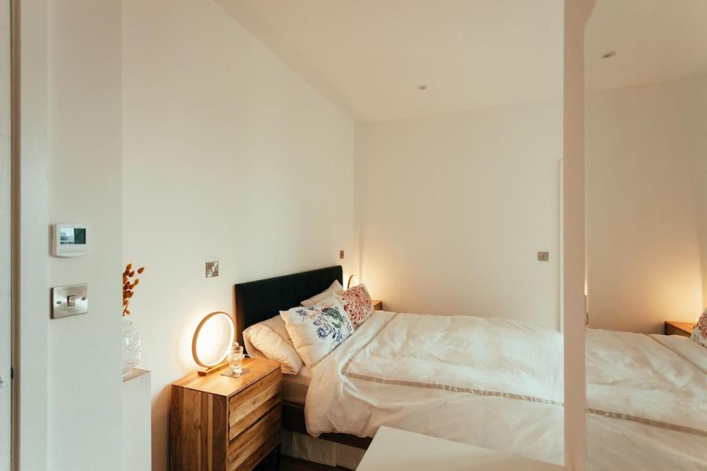 3 Bedroom Penthouse With Terrace And Skyline In Battersea Londra Exterior foto