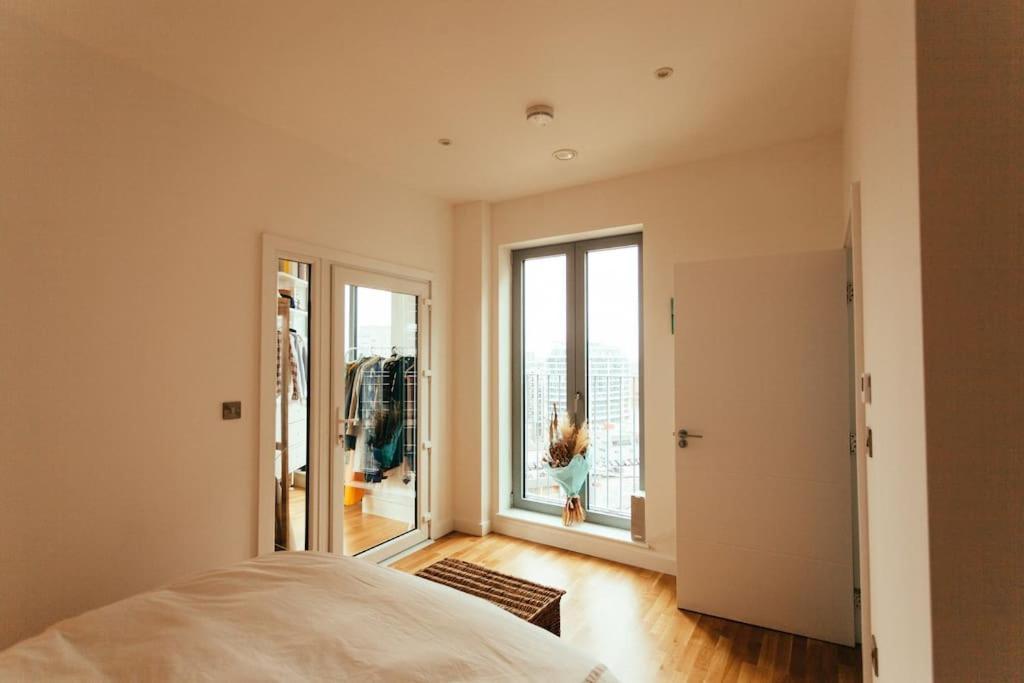 3 Bedroom Penthouse With Terrace And Skyline In Battersea Londra Exterior foto