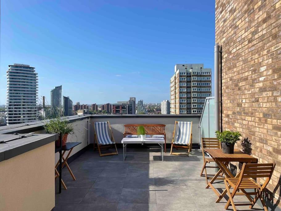 3 Bedroom Penthouse With Terrace And Skyline In Battersea Londra Exterior foto