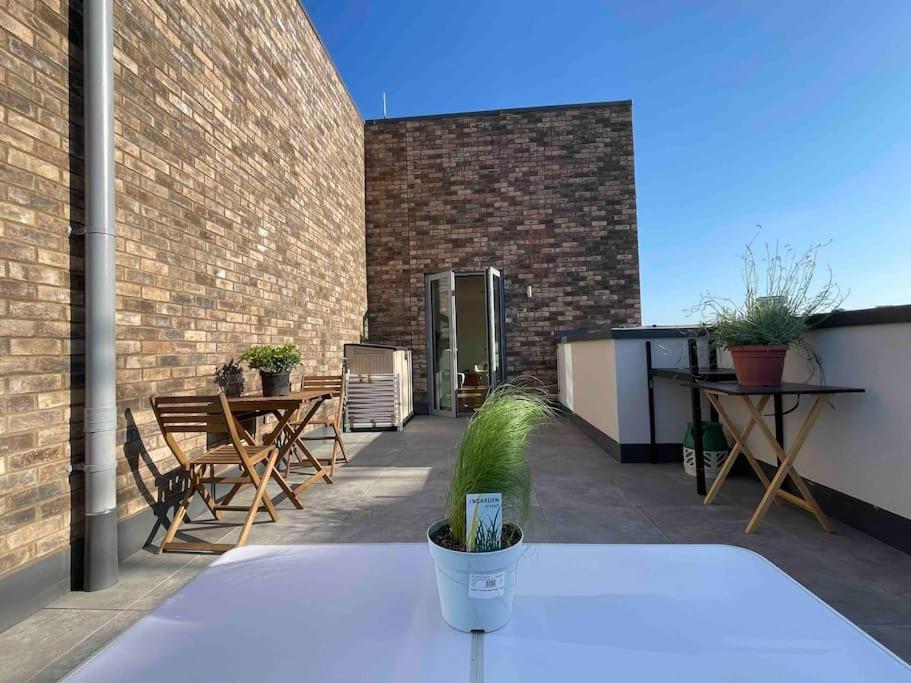 3 Bedroom Penthouse With Terrace And Skyline In Battersea Londra Exterior foto