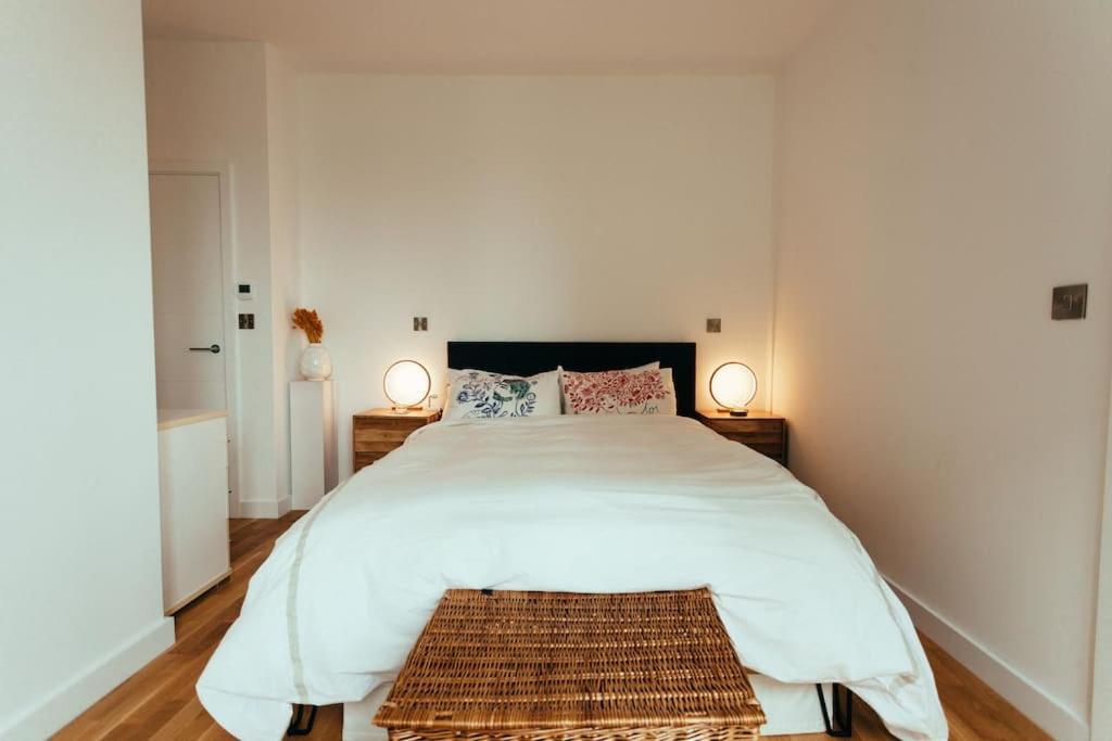 3 Bedroom Penthouse With Terrace And Skyline In Battersea Londra Exterior foto