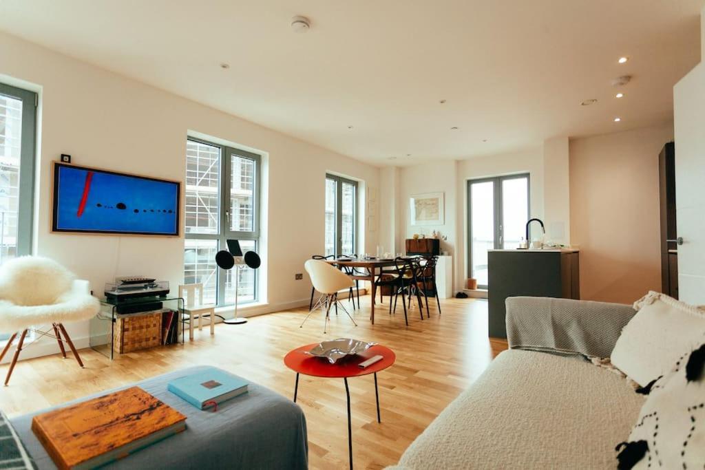 3 Bedroom Penthouse With Terrace And Skyline In Battersea Londra Exterior foto