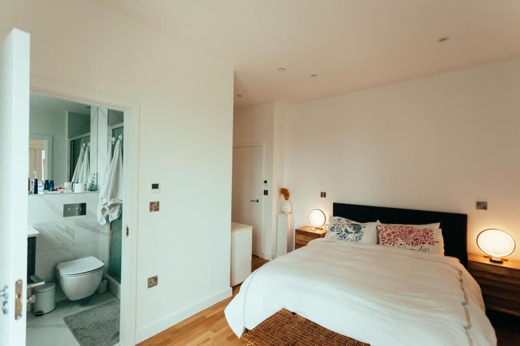 3 Bedroom Penthouse With Terrace And Skyline In Battersea Londra Exterior foto